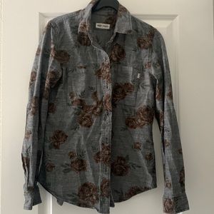 Vans M button up shirt. (Fits like a Small).